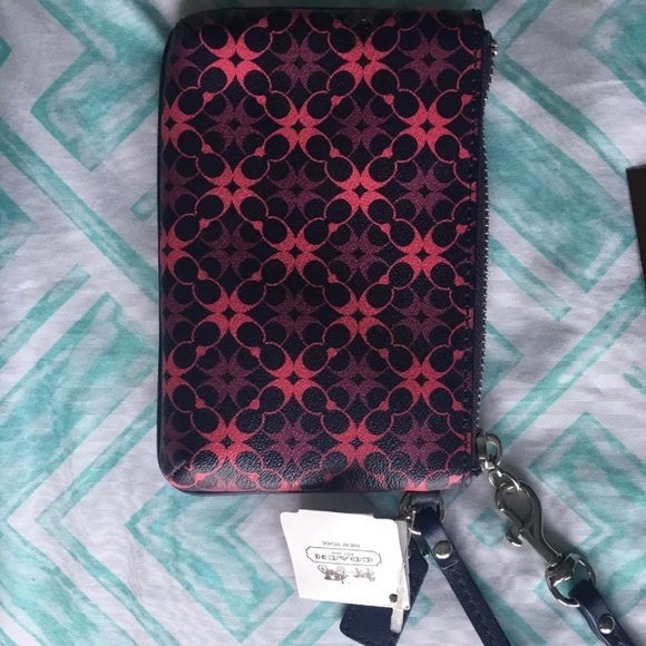 Coach wristlet - Picture 3 of 4